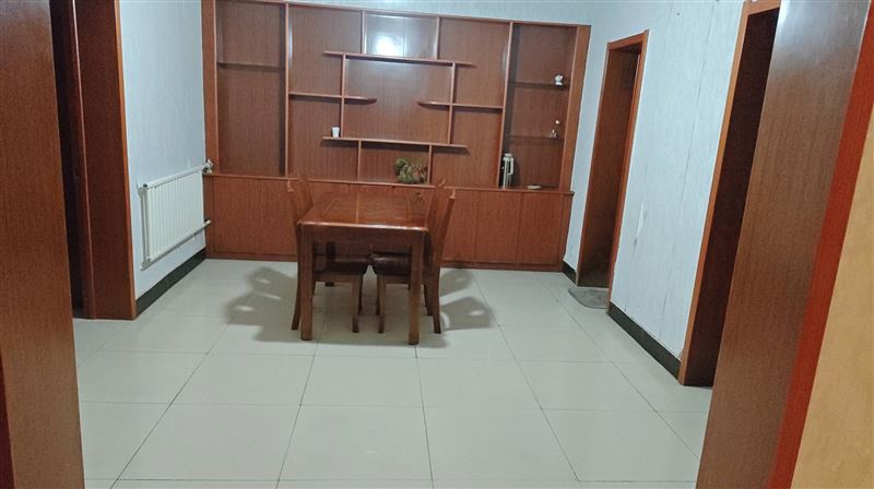 出租日上小学对面一村公寓楼带车库